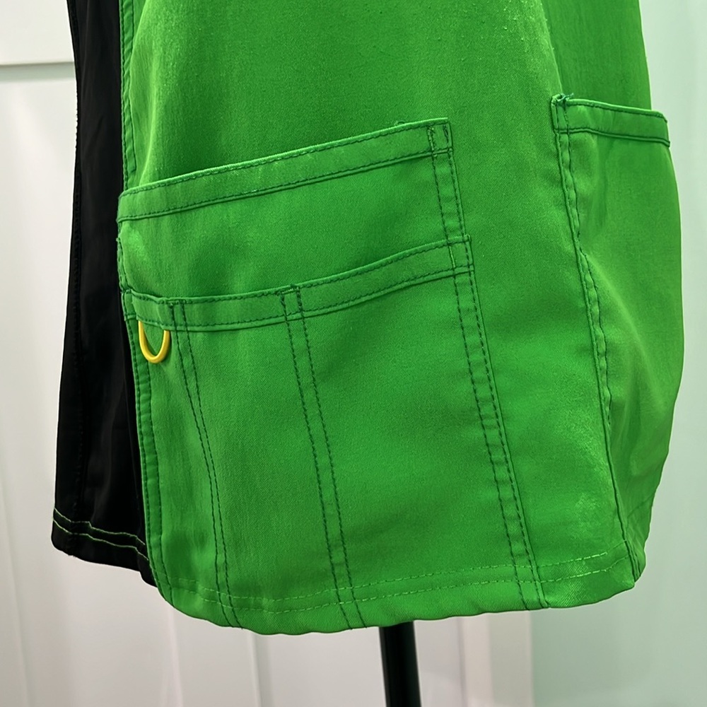Wonder wink four stretch women’s scrub top. M. Lime green and black. - Picture 6 of 8